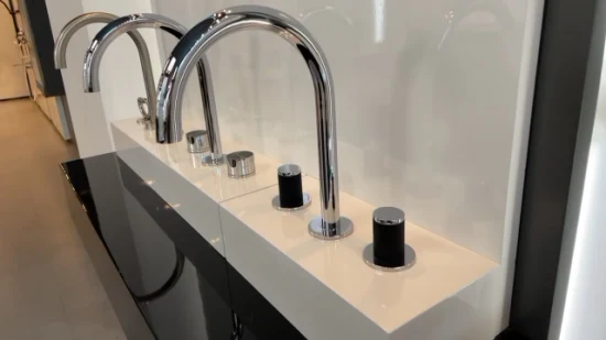 Momali Split Diseño de tres tipos Grifo de baño Grifo de agua caliente instantáneo Mezclador Grifo de ducha de artículos sanitarios